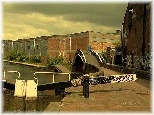 The Grand Union Canal at Bordesley Junction. The Grand Union goes<br /> right, under the bridge, but our route was over the bridge and straight <br />on along the Digbeth Branch Canal